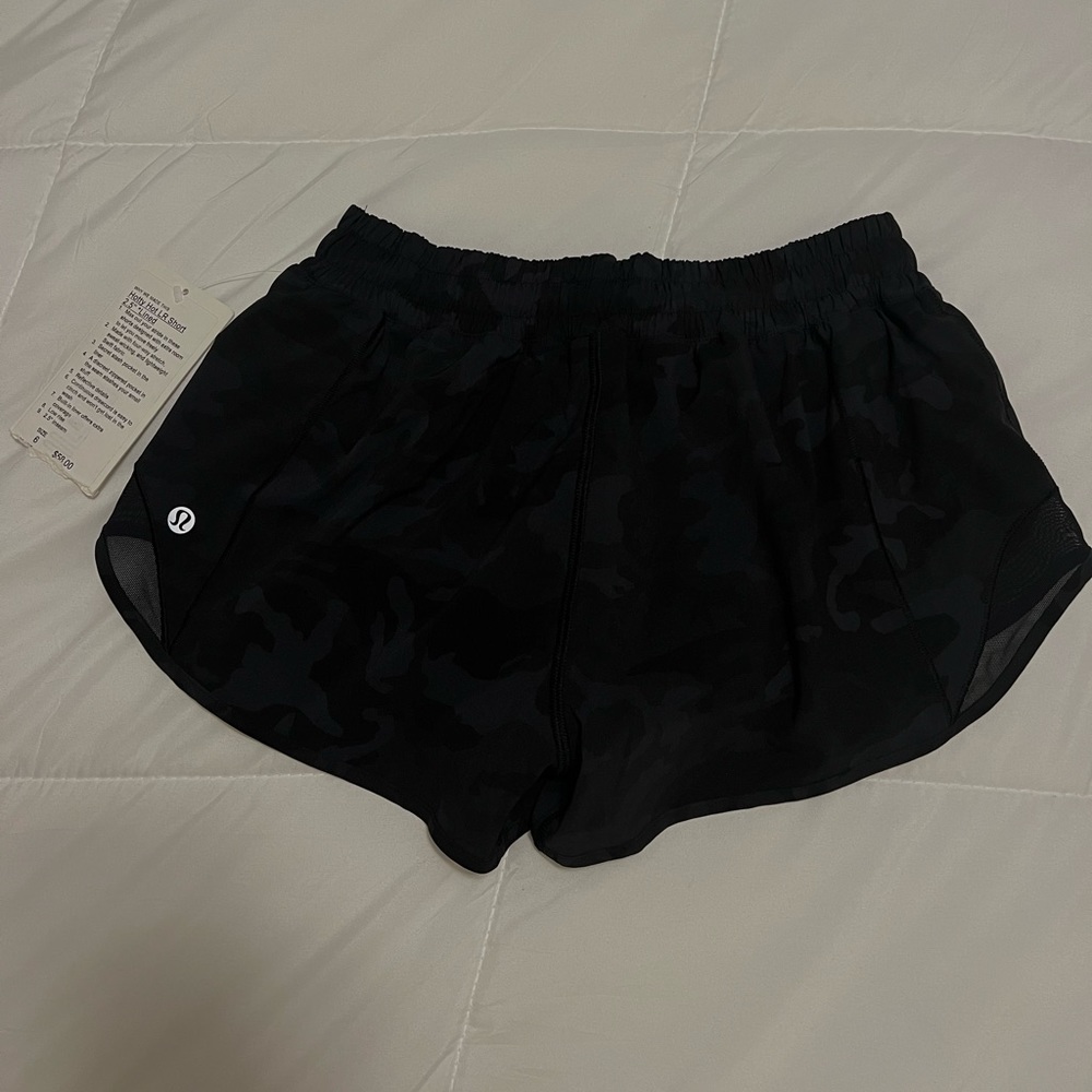 Lululemon Hotty Hot LR 2.5” *Lined Short